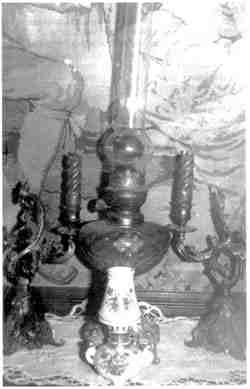 Lampe  ptrole et chandeliers